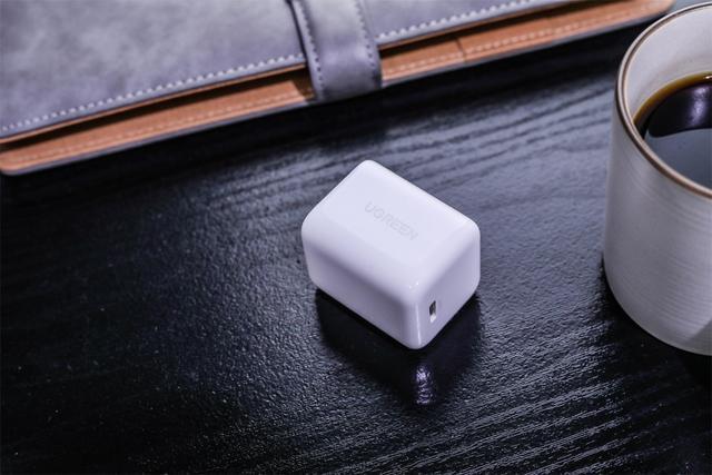 allbet30W氮化镓充电器评测：这或许是iPhone13Pro的最佳搭档