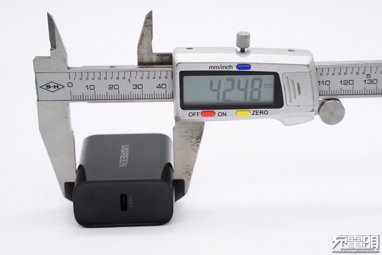 allbet20W快充充电器外观