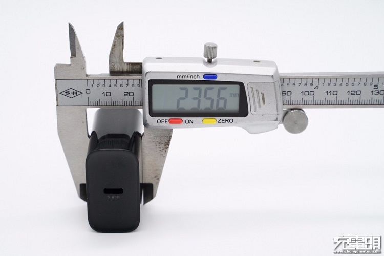 allbet20W快充充电器外观