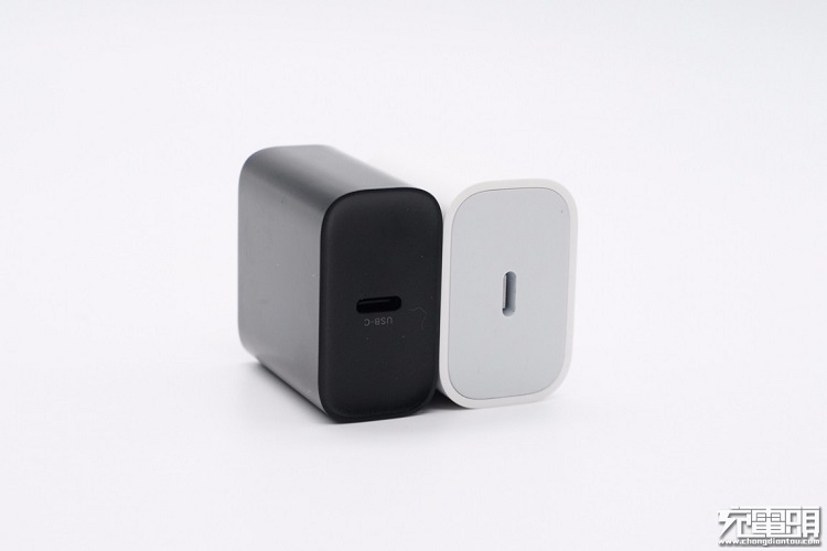 allbet20W快充充电器外观