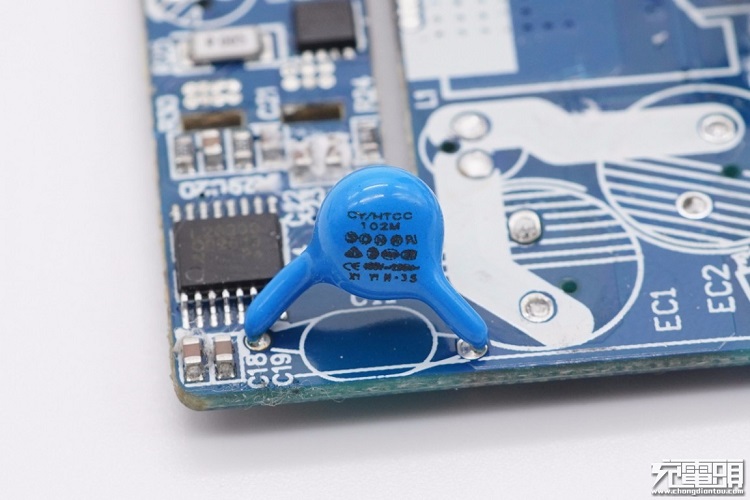 allbetPD20W充电器开箱评测：拆解篇（下）